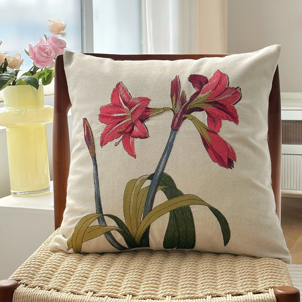 Funda de Cojín Bordado Libélula Kuro - Narciso
